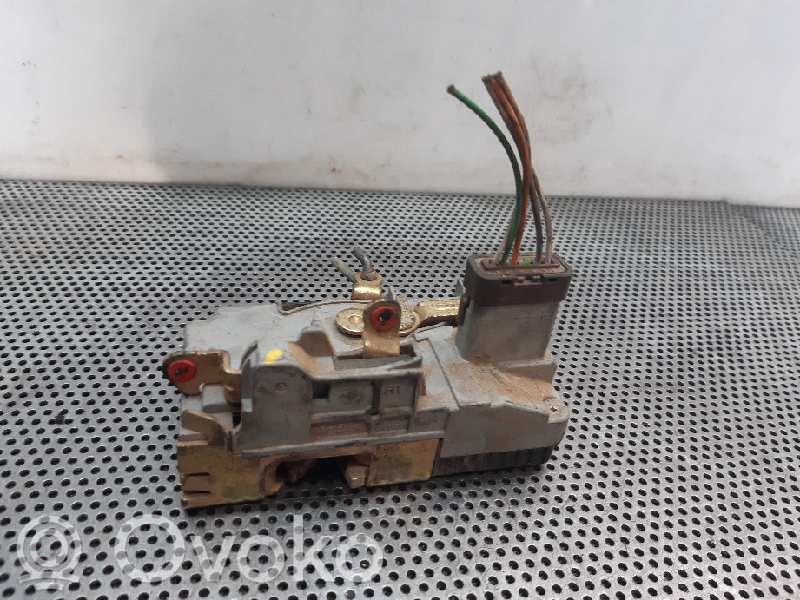 Cerradura de puerta delantera