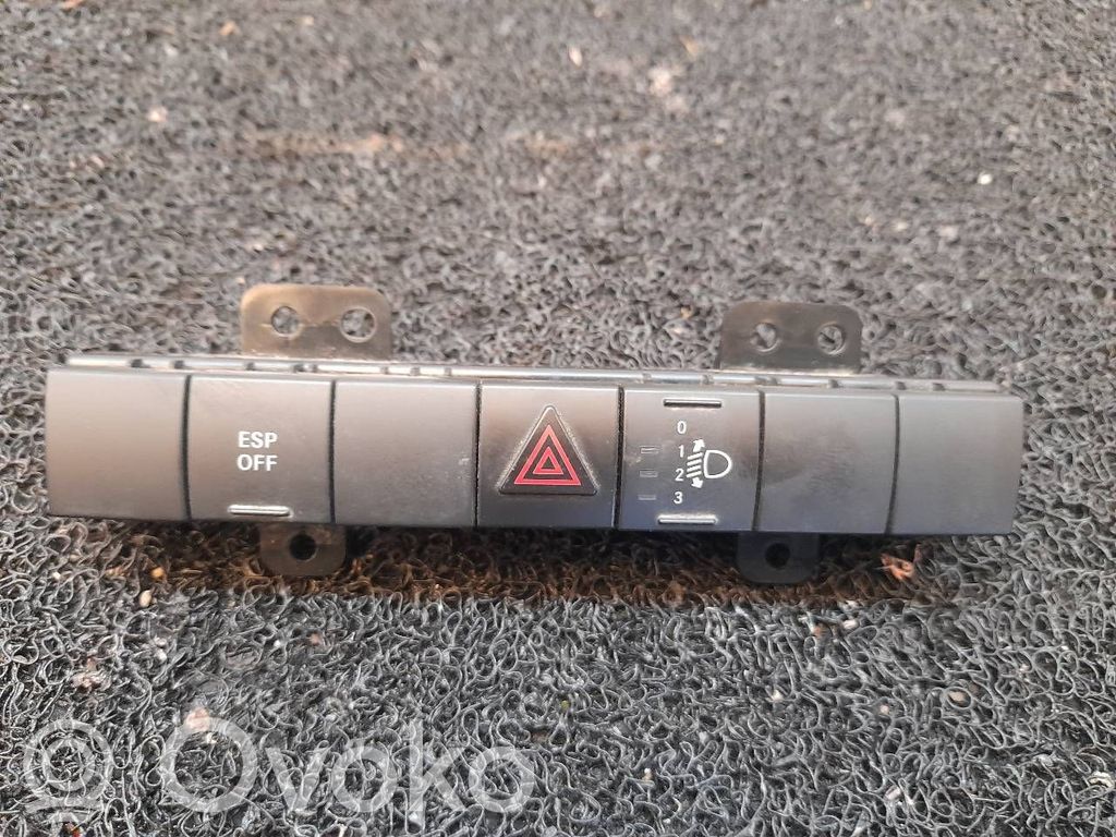 Dodge Journey Przycisk świateł awaryjnych 