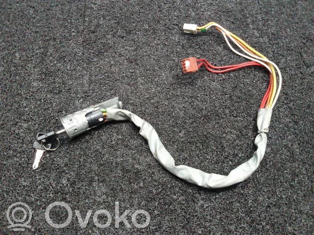 Peugeot 205 Užvedimo spynelė 
