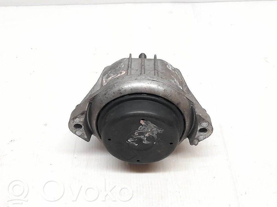 Soporte de montaje del motor   13901112