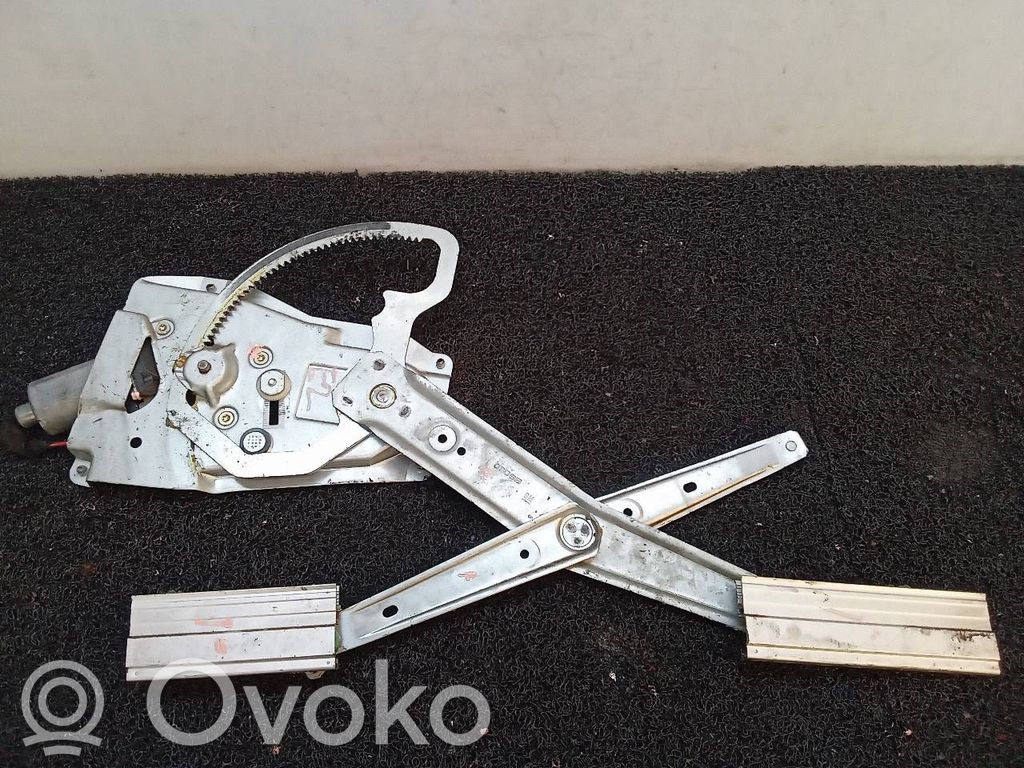Front door manual window regulator
