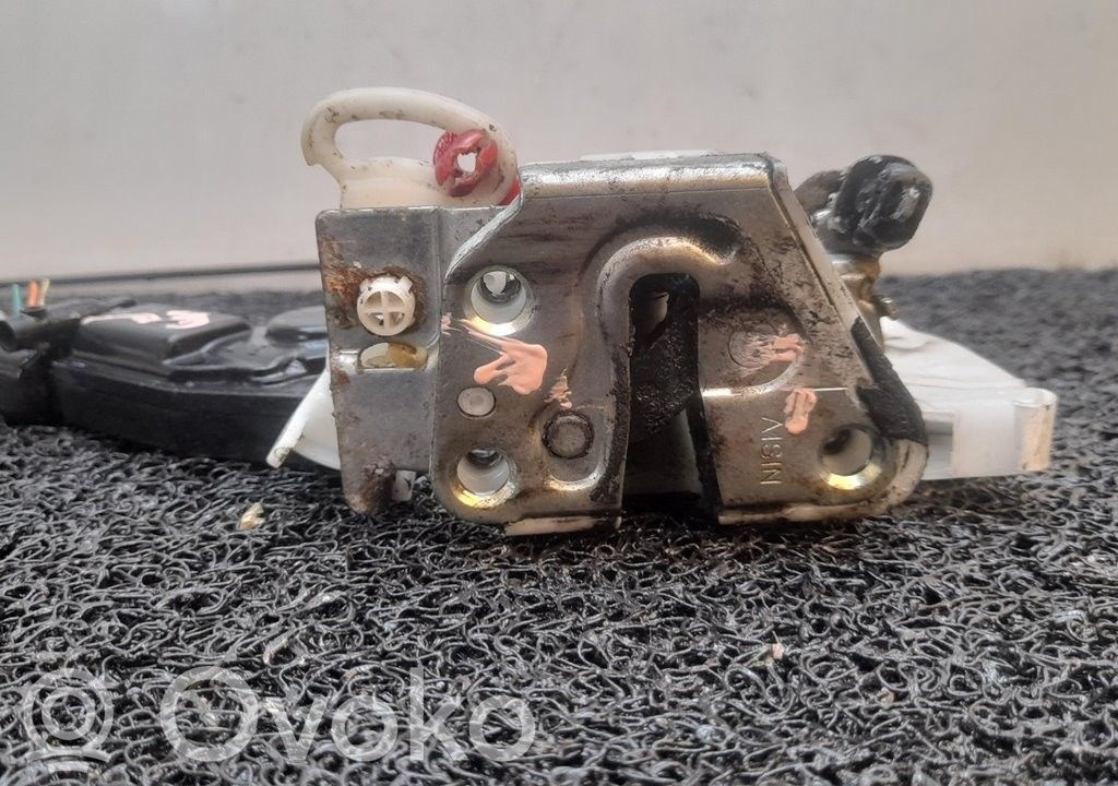 Cerradura de puerta delantera