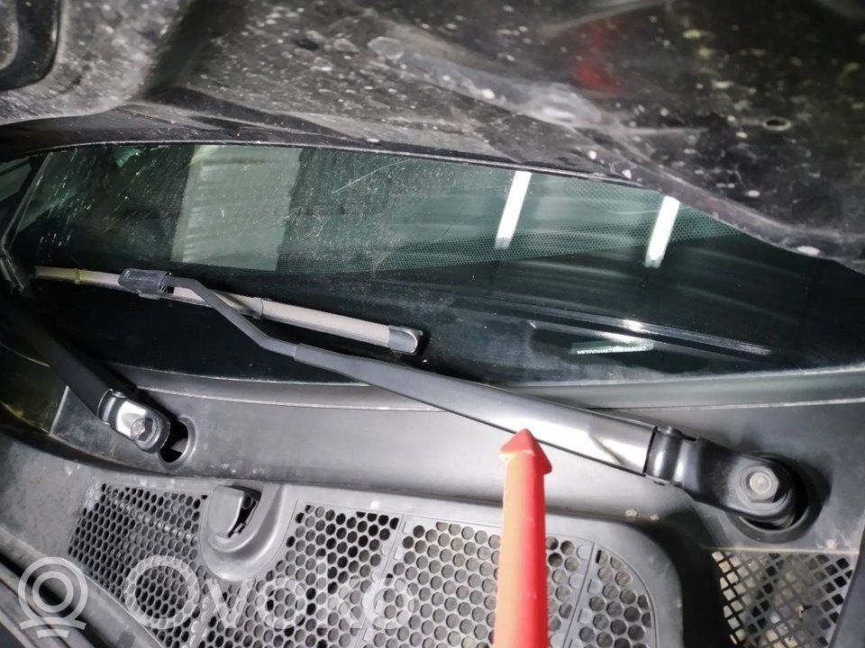 Front wiper blade arm