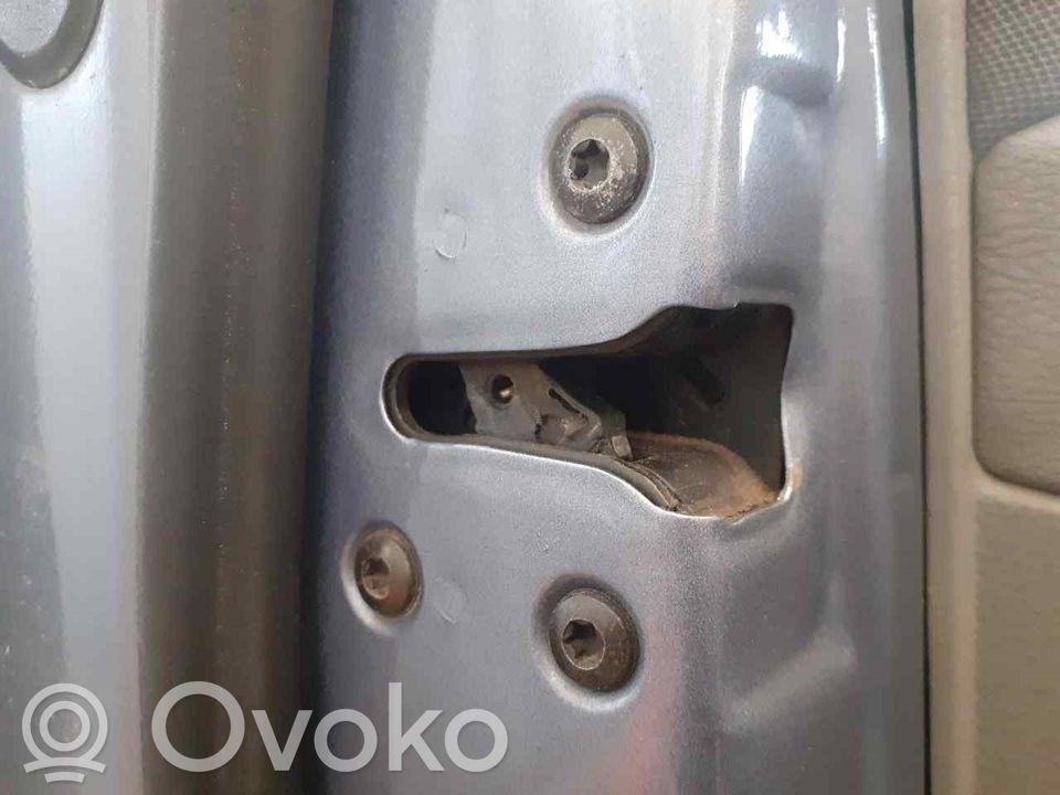 Cerradura de puerta delantera