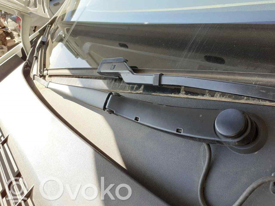 Front wiper blade arm