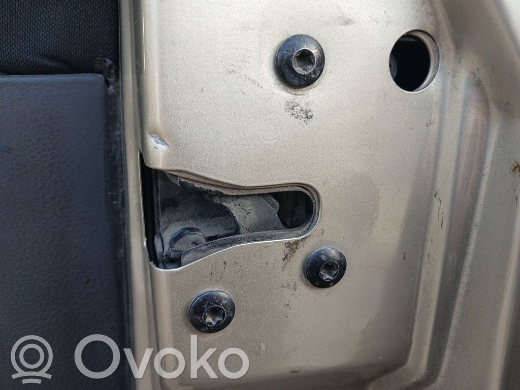Cerradura de puerta delantera