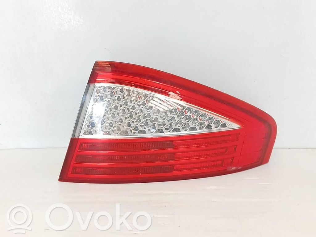 Lampa tylna   757113404A