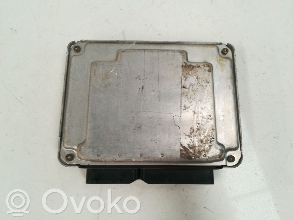Unidad de control/módulo del motor   038906012L