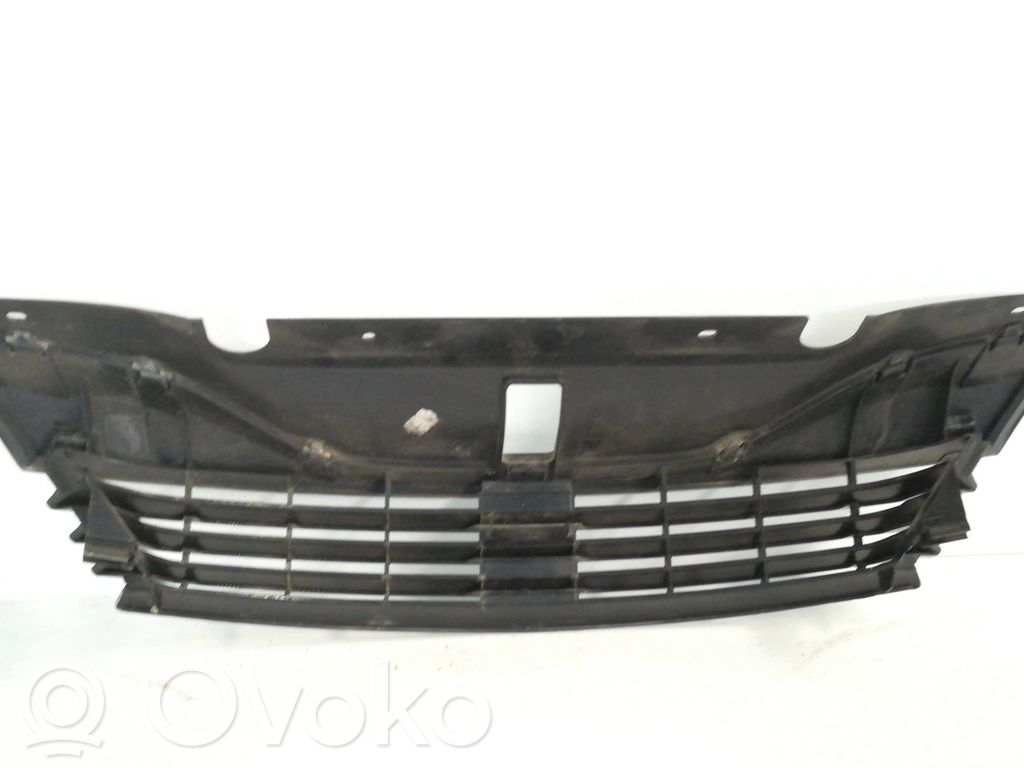 Rejilla delantera   8200012581