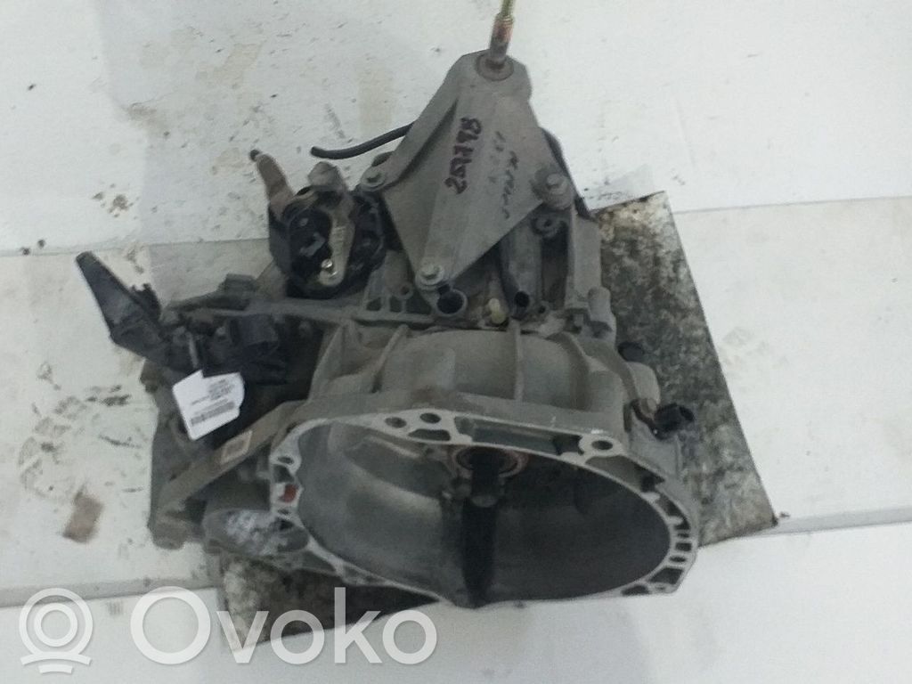 Nissan Micra Cutie viteze manuală cu 5 trepte 