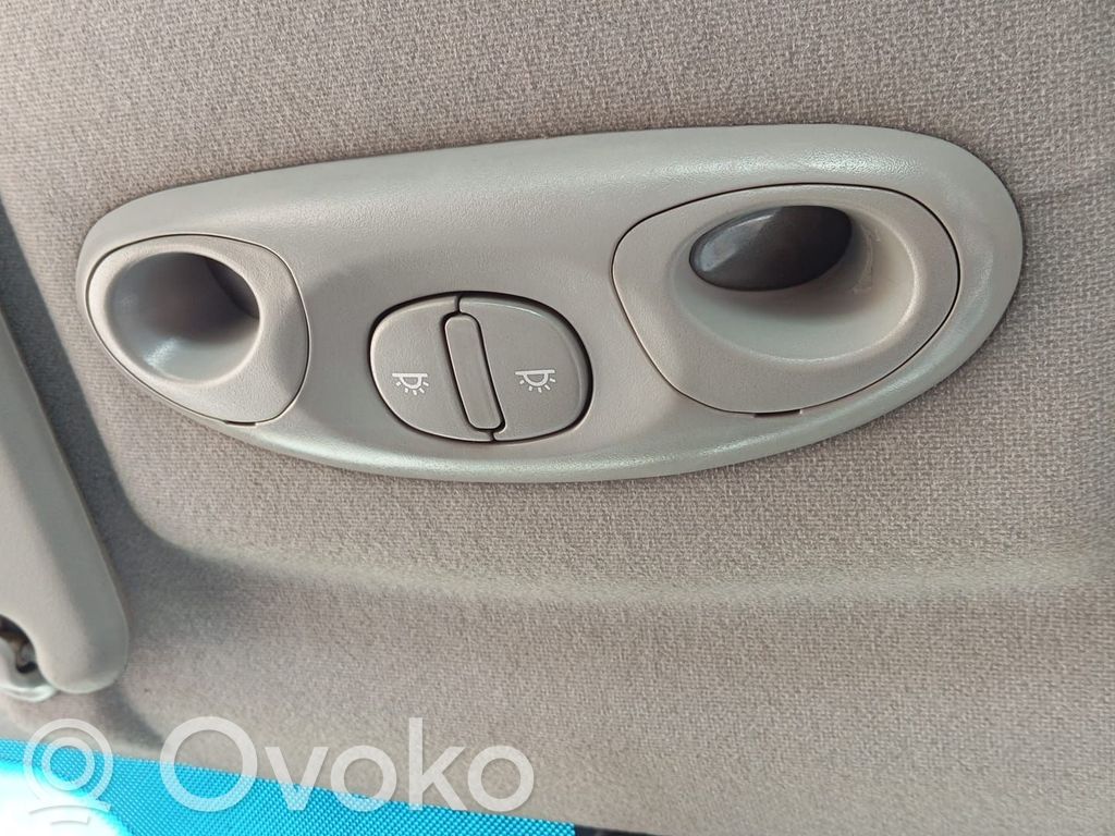 Luz del asiento delantero