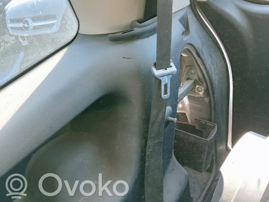 Takaistuimen turvavyö