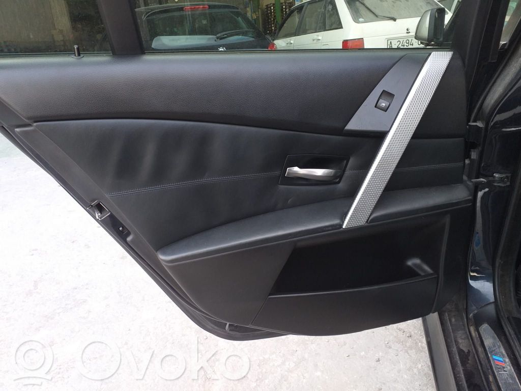 Regulador manual de la ventanilla trasera   7075673E