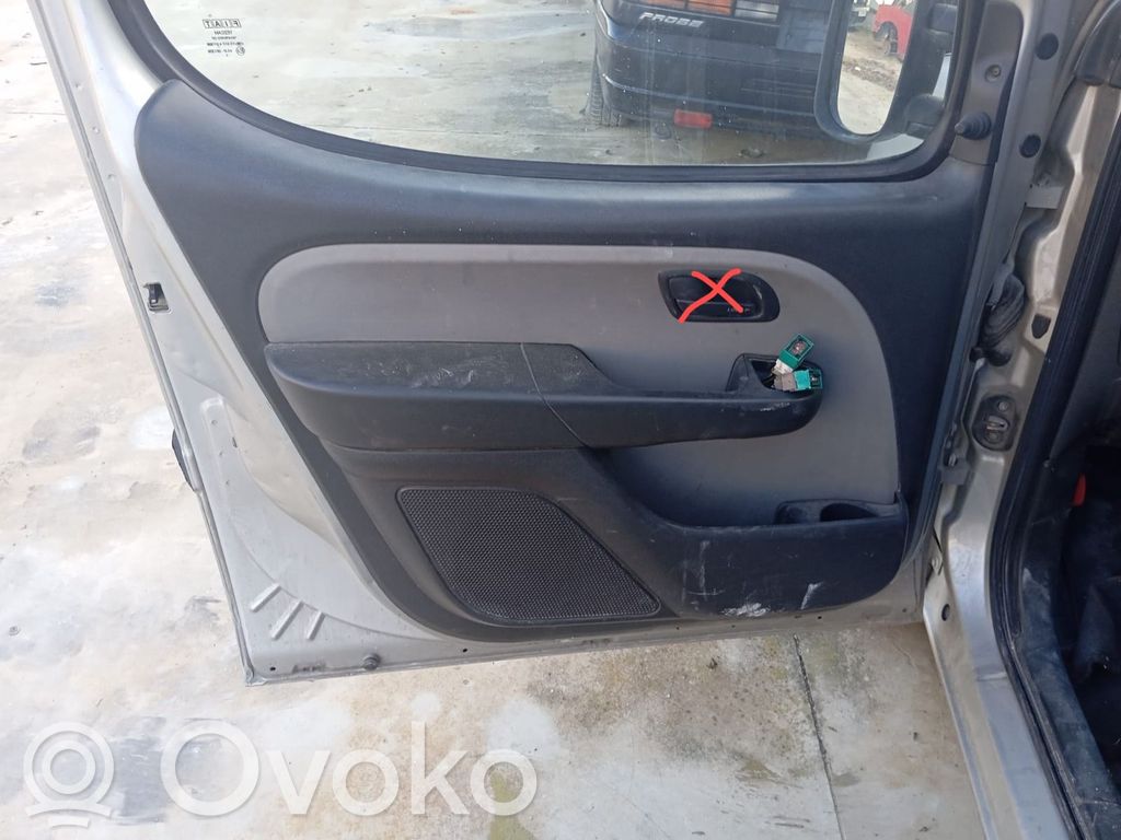 Fiat Doblo Rivestimento del pannello della portiera anteriore