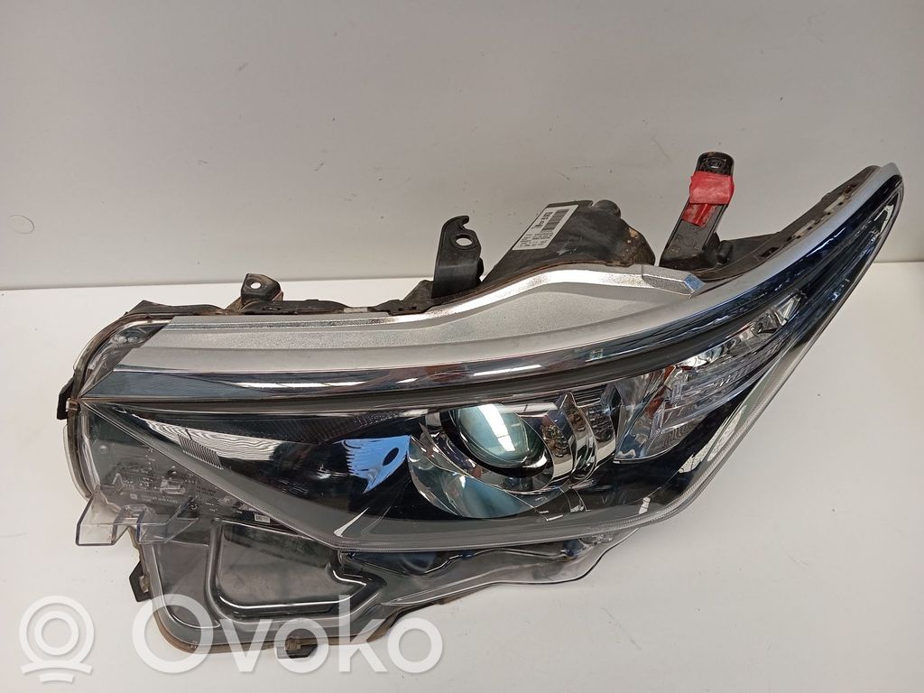 Toyota Auris E180 Phare frontale 