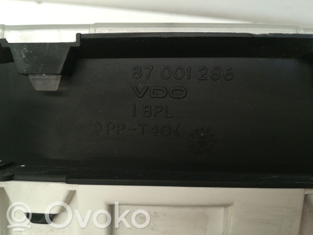 Nissan Micra Geschwindigkeitsmesser Cockpit