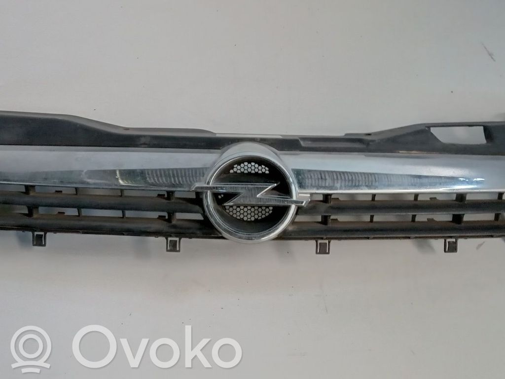Opel Astra H Etusäleikkö 