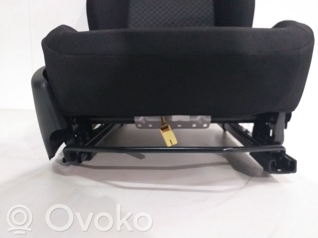 Nissan Juke II F16 Fotel przedni pasażera 
