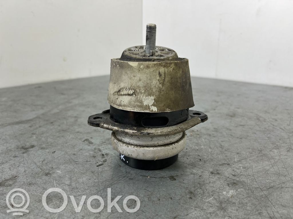 Audi Q7 4L Engine mount bracket 