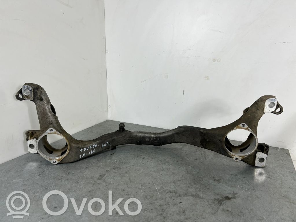 Volkswagen Touareg II Engine mounting bracket 