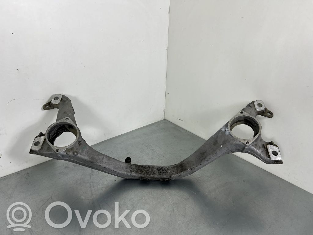 Volkswagen Touareg II Engine mounting bracket 