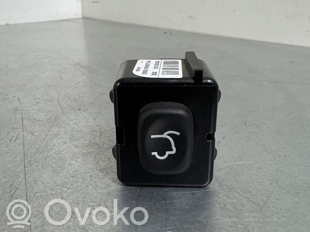 Jeep Grand Cherokee Tailgate/boot open switch button 