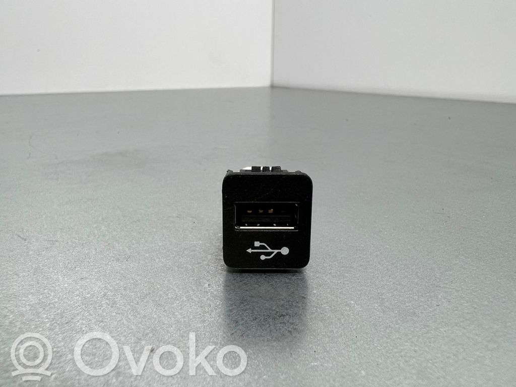 BMW 3 G20 G21 Enchufe conector USB 