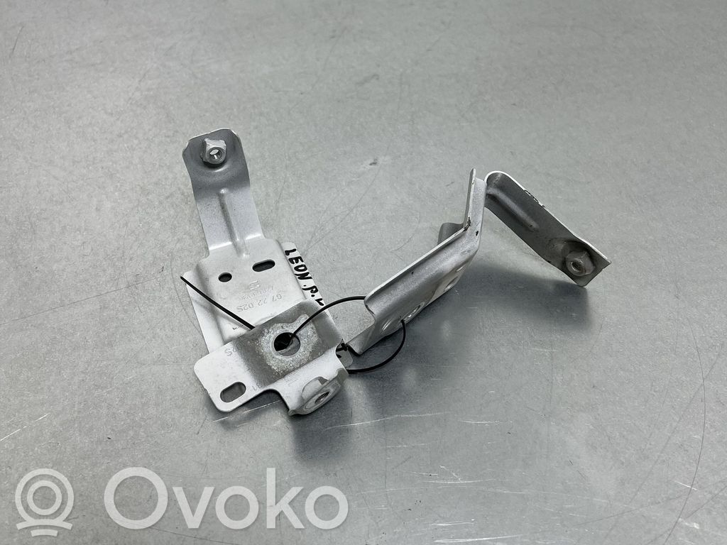 Seat Leon IV Fender mounting bracket 