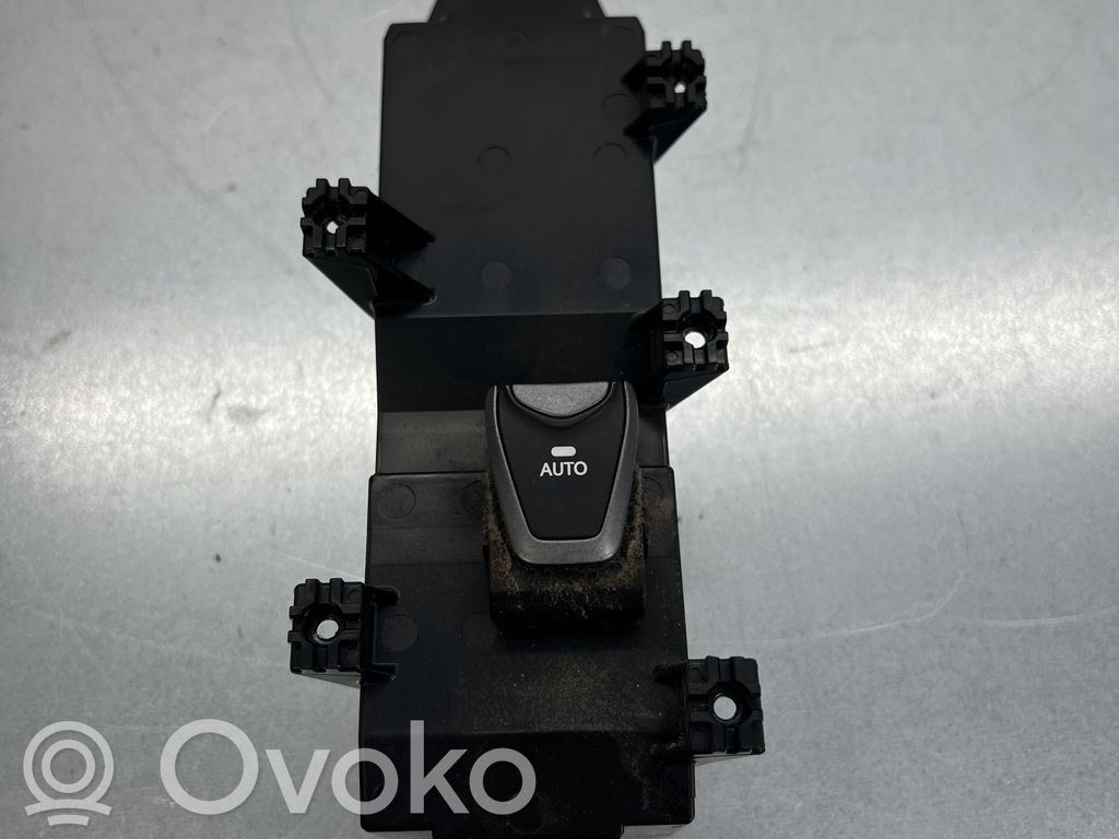 Przyciski szyb   935752W620