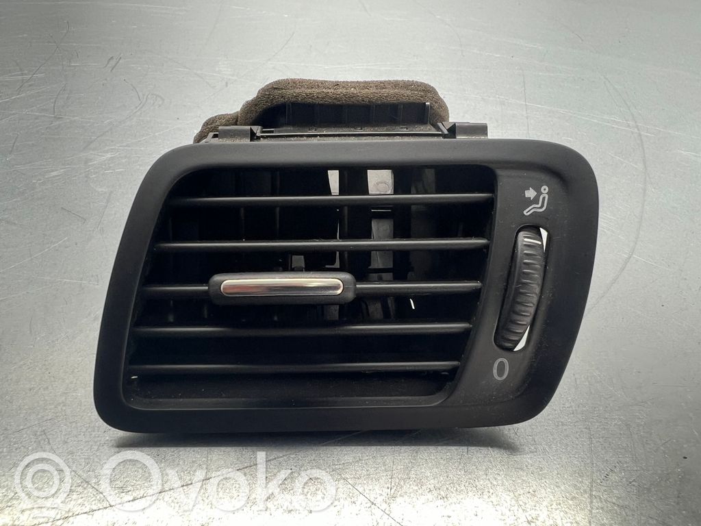 Volkswagen PASSAT B6 Boczna kratka nawiewu deski rozdzielczej 