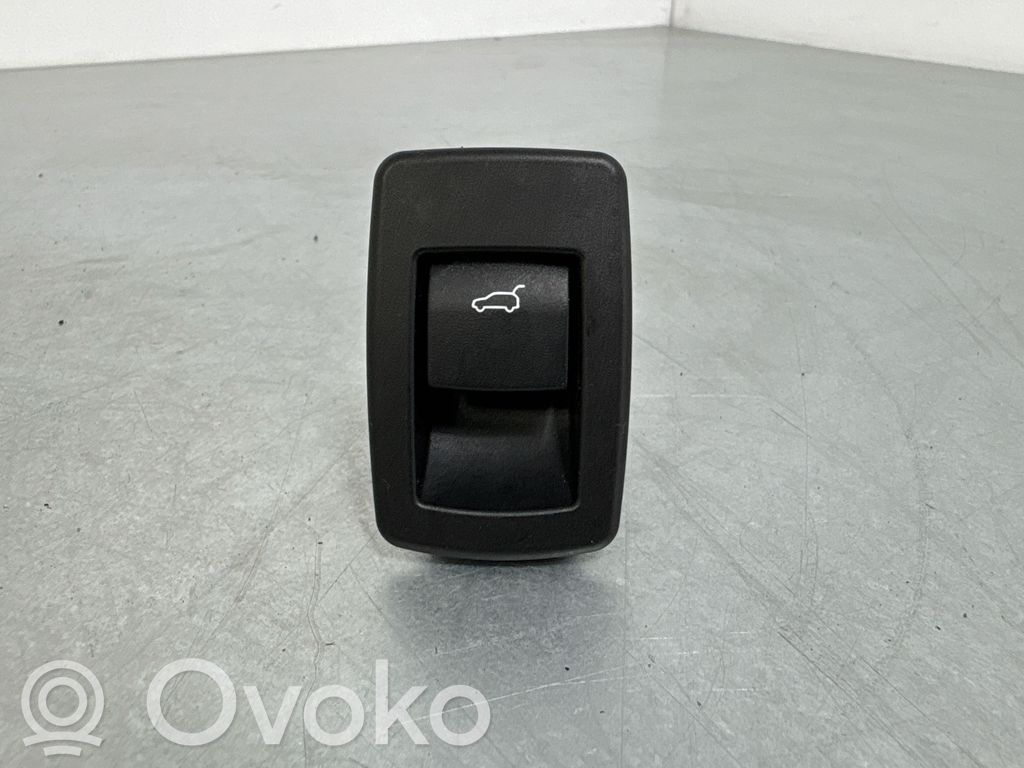 BMW 2 F46 Tailgate opening switch 