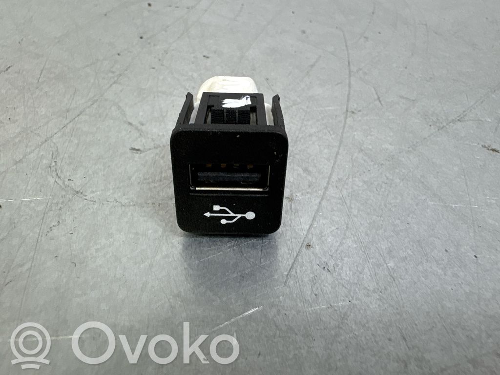 BMW 2 F46 USB socket connector 
