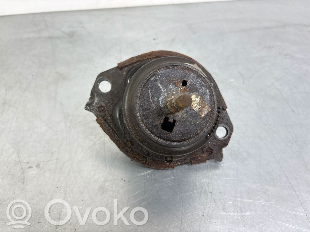 Jeep Grand Cherokee Engine mount bracket 