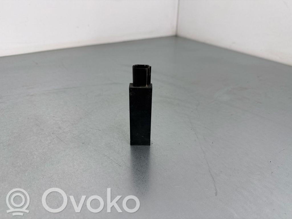 Volkswagen PASSAT B8 Keyless system antenna 