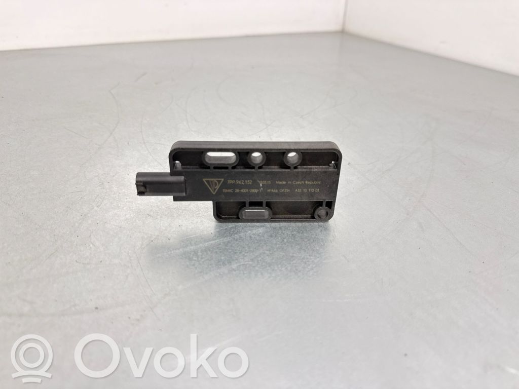 Porsche Macan (95B) Keyless (KESSY) go control unit/module 