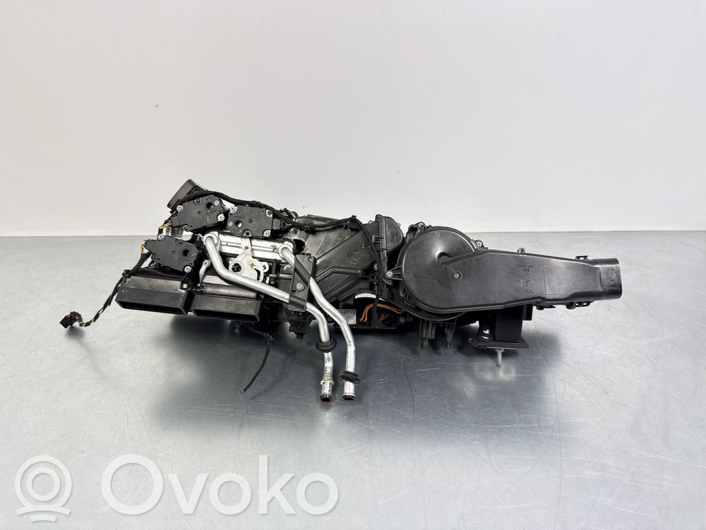 Audi Q7 4M Salono oro mazgo komplektas 