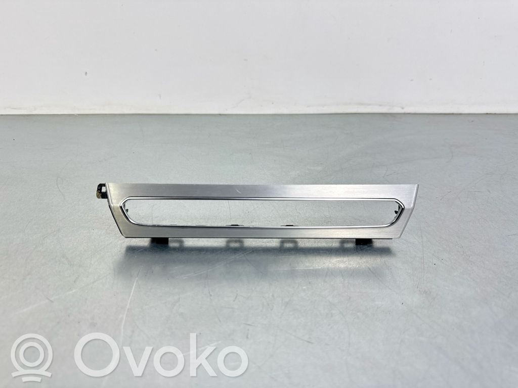 Audi Q7 4M Dashboard glove box trim 