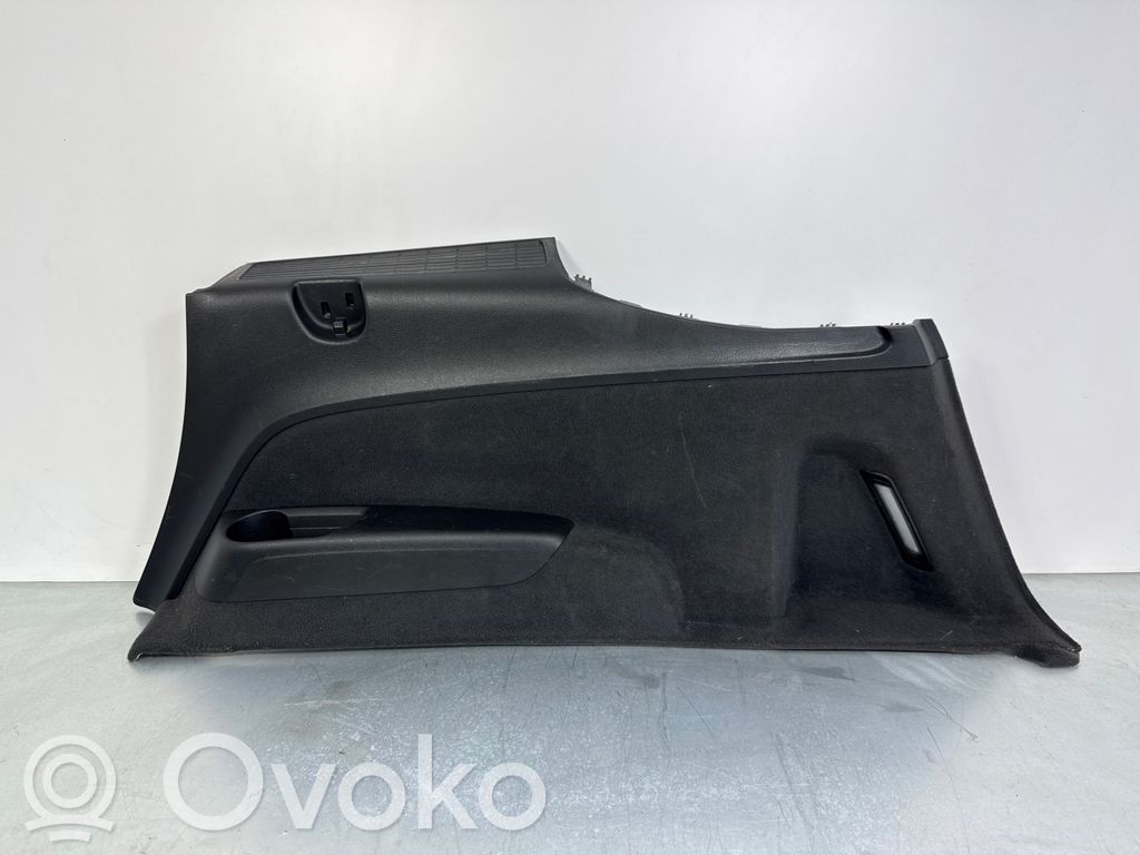 Audi Q7 4M Boczek / Tapicerka / bagażnika 