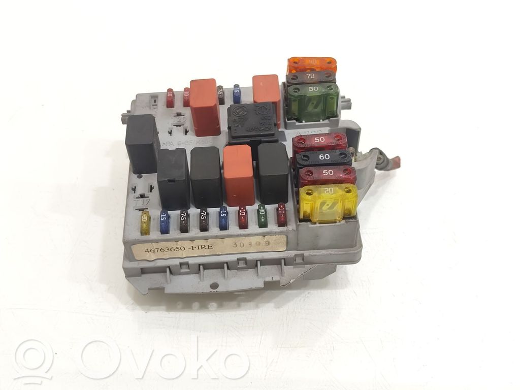 Fiat Punto (188) Skrzynka bezpieczników / Komplet 