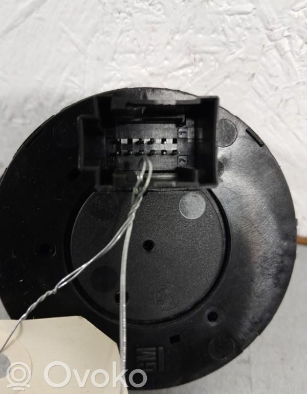 Light switch   13249511