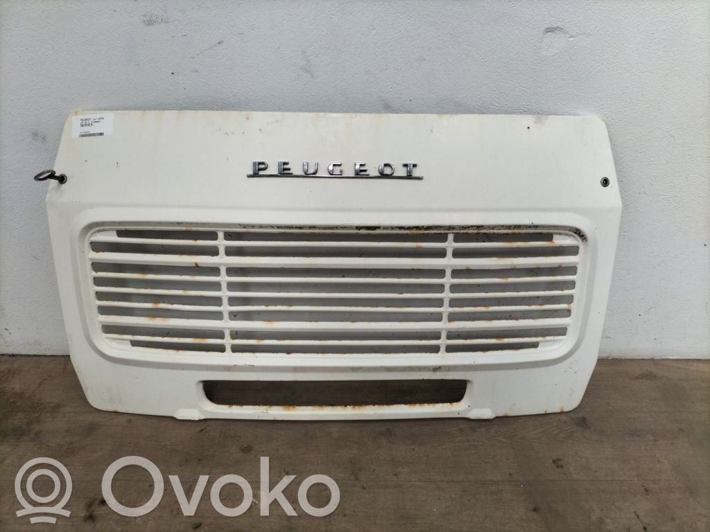 Peugeot J7 Grilă față 
