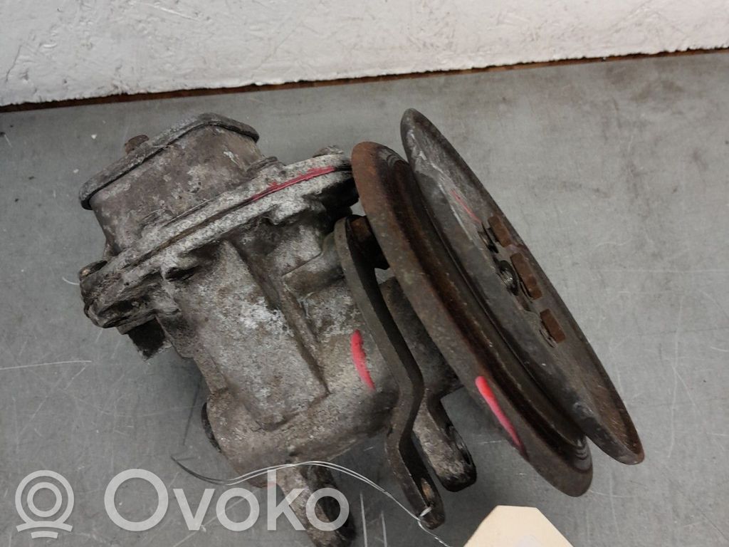 Peugeot J7 Pompă vacuum 