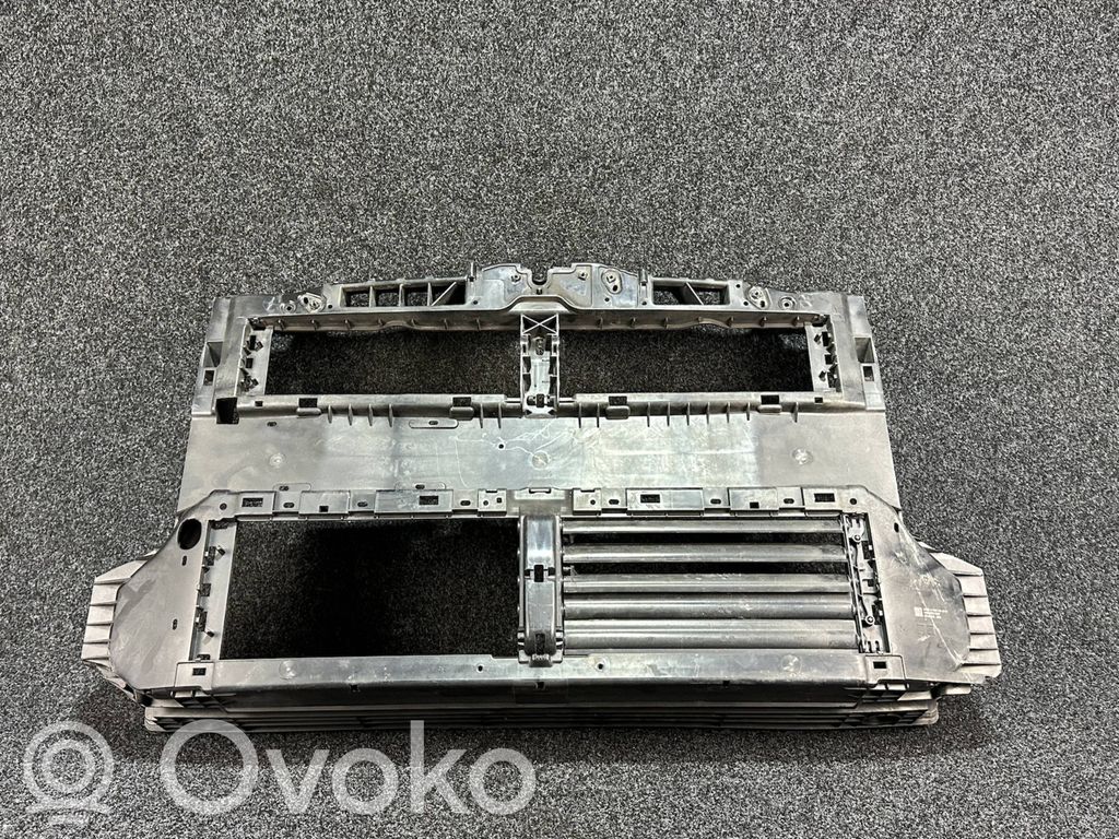 Ford Focus Jäähdyttimen kehyksen suojapaneeli 