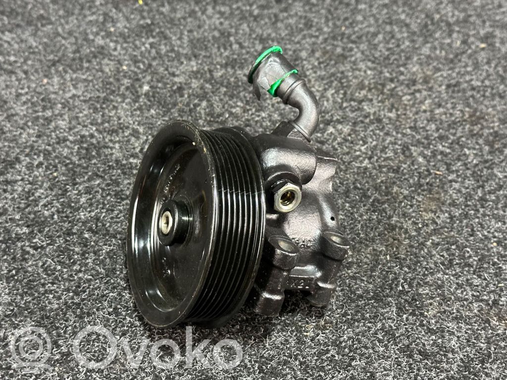 Ohjaustehostimen pumppu   YC1E3A733AB