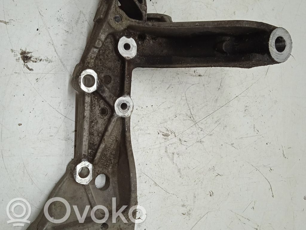 Volkswagen Golf V Front lower control arm/wishbone 