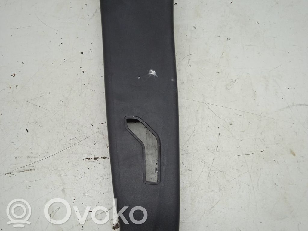 Volvo V50 Pilar (B) (superior) 