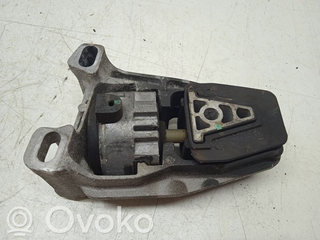Peugeot 607 Engine mount bracket 