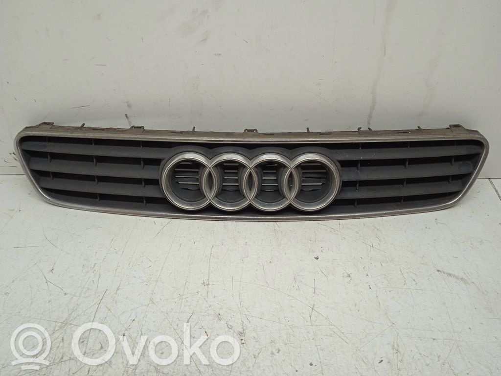 Audi A3 S3 8P Etupuskurin ylempi jäähdytinsäleikkö 