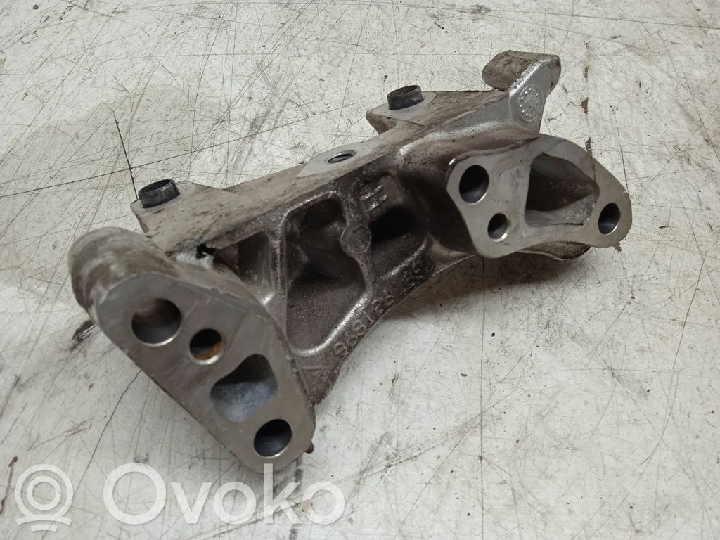Citroen C4 I Picasso Engine mounting bracket 