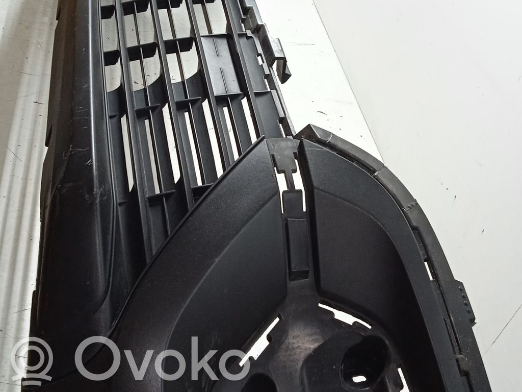 Toyota Proace Grotelės apatinės (trijų dalių) 
